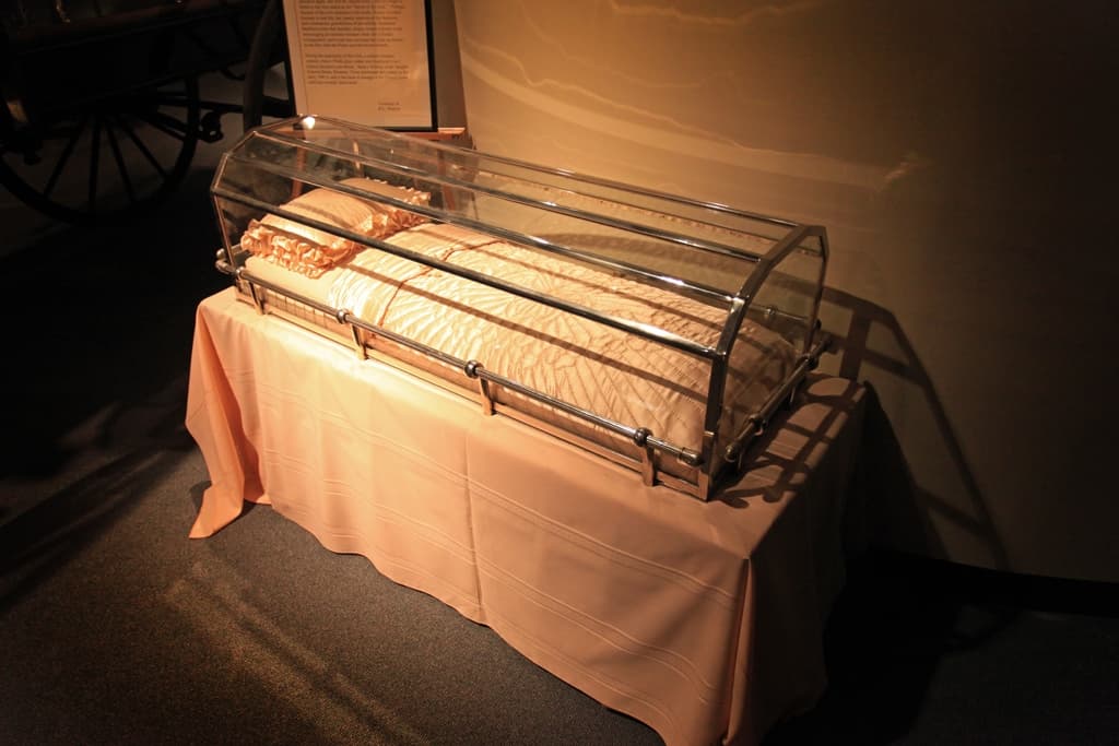 Snow White Casket