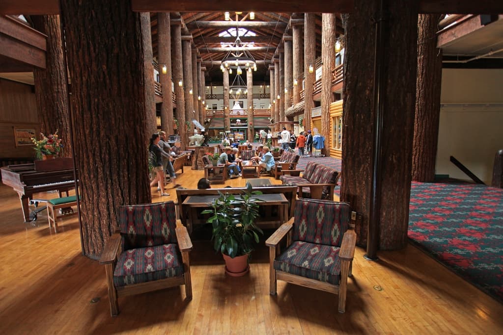 Glacier Park Lodge